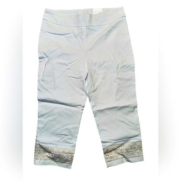 “JM Collection” White and Gold Embroidered Capris Size Large NWT - Picture 1 of 8